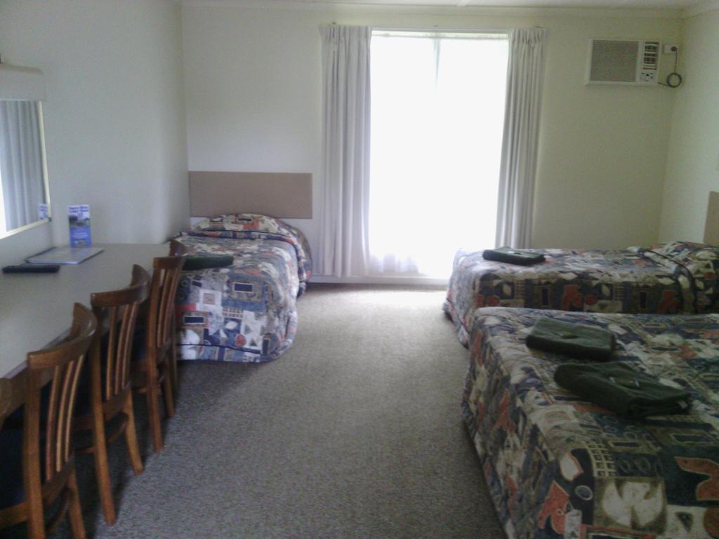 Snowy River Lodge Motel Orbost Room photo